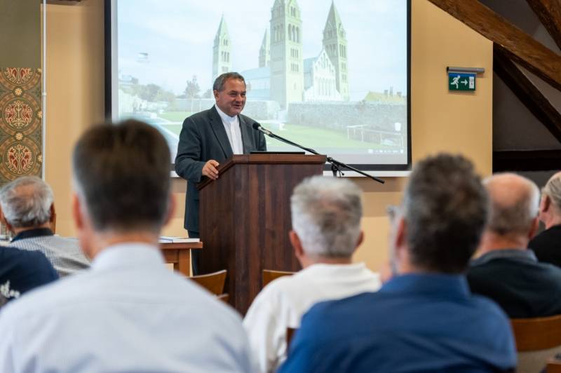 Ferfitalalkozo Pecs szept_05.jpg